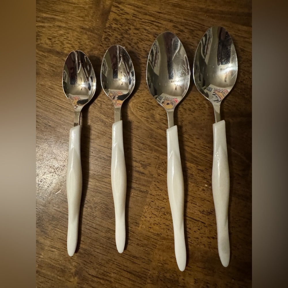Cutco USA Cue3 Stainless Steel Pearl White Handle Set of 4 Spoons